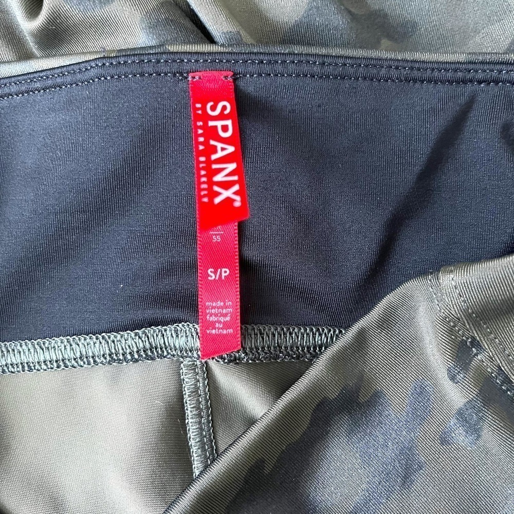 Spanx Leggings Womens Small Camo Faux Leather Green Black High Rise - Picture 10 of 12